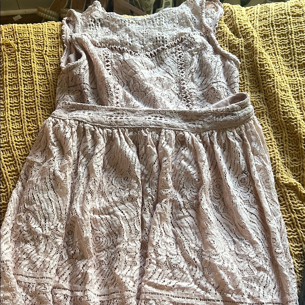 Elegant Lace 2 peice set  in Light Pink •never worn just tried on!•